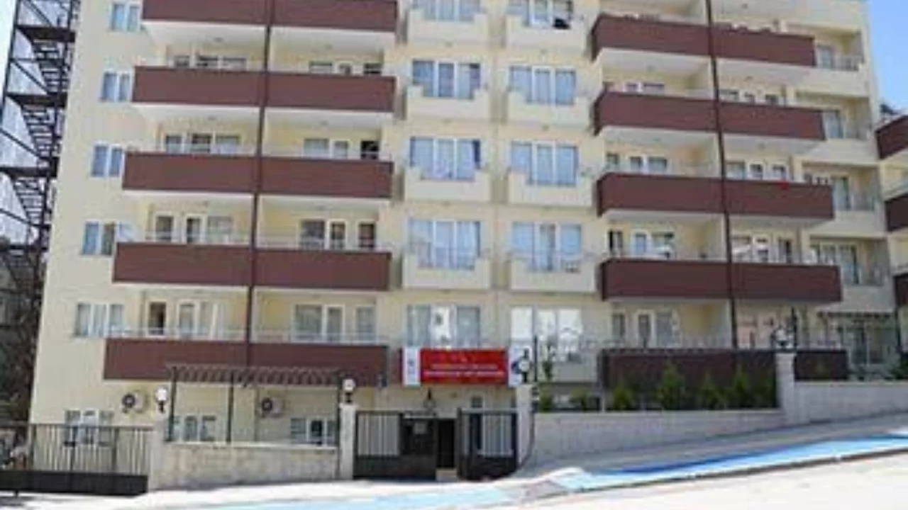 Bursa'daki öğrenci yurtlarında kapsamlı yangın güvenliği hamlesi: Binlerce kapı yenilenecek