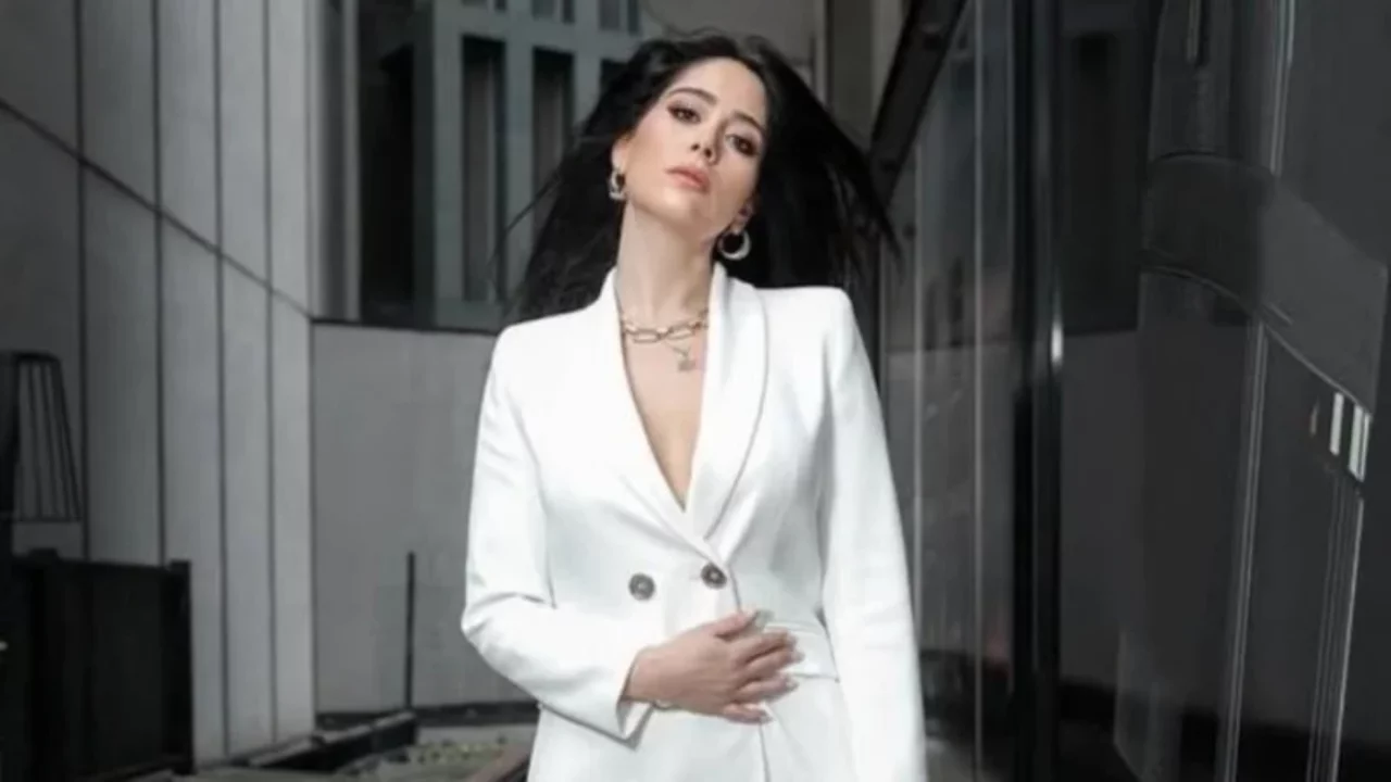 26 kilo vererek bambaşka bir g&ouml;r&uuml;n&uuml;me kavuştu! Gizem Tuncer zayıflama sırrını a&ccedil;ıkladı
