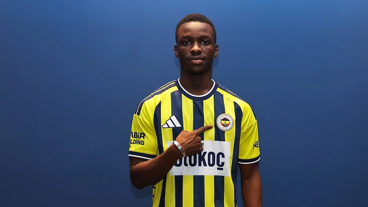 Fenerbah&ccedil;e 2. transferini a&ccedil;ıkladı