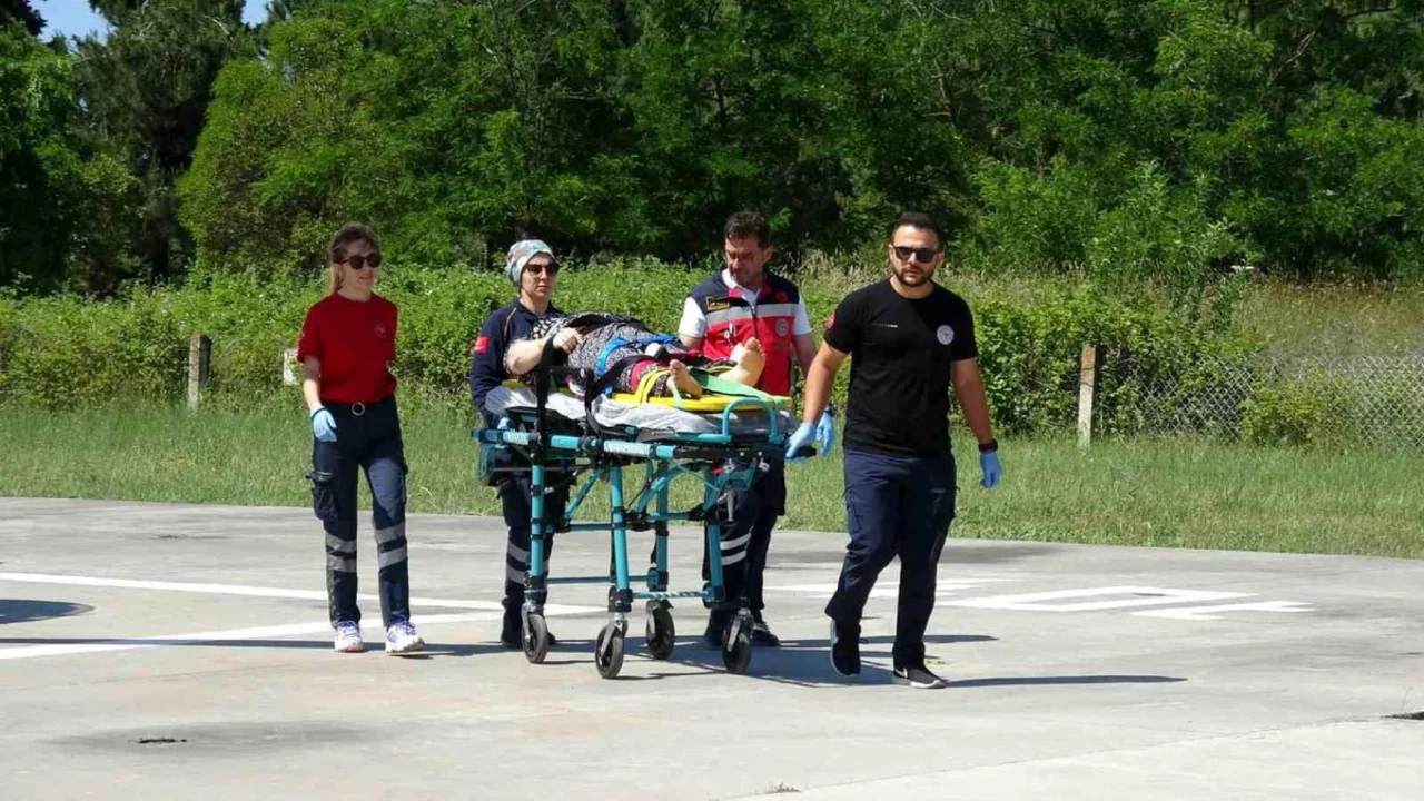 Yüksekten düşen kadının imdadına ambulans helikopter yetişti