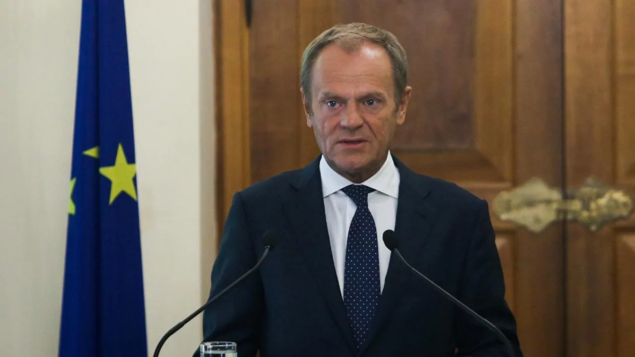 NATO zirvesi &ouml;ncesi kritik mesajlar: Donald Tusk'tan Avrupa-Atlantik birliği ve g&uuml;venlik vurgusu