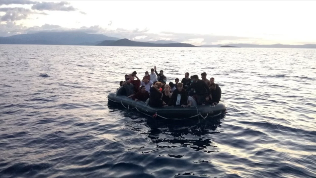 İzmir Urla a&ccedil;ıklarında &ccedil;ok sayıda d&uuml;zensiz g&ouml;&ccedil;men yakalandı