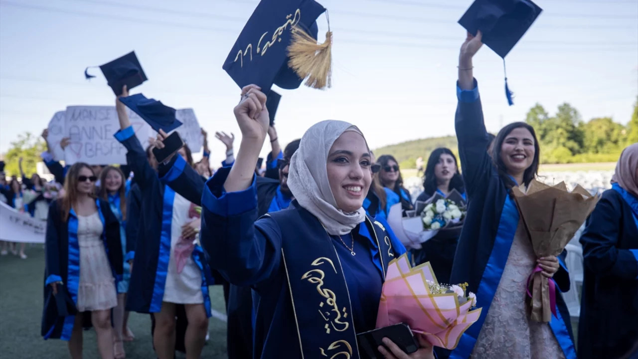 Sakarya Üniversitesi'nde mezuniyet coşkusu...