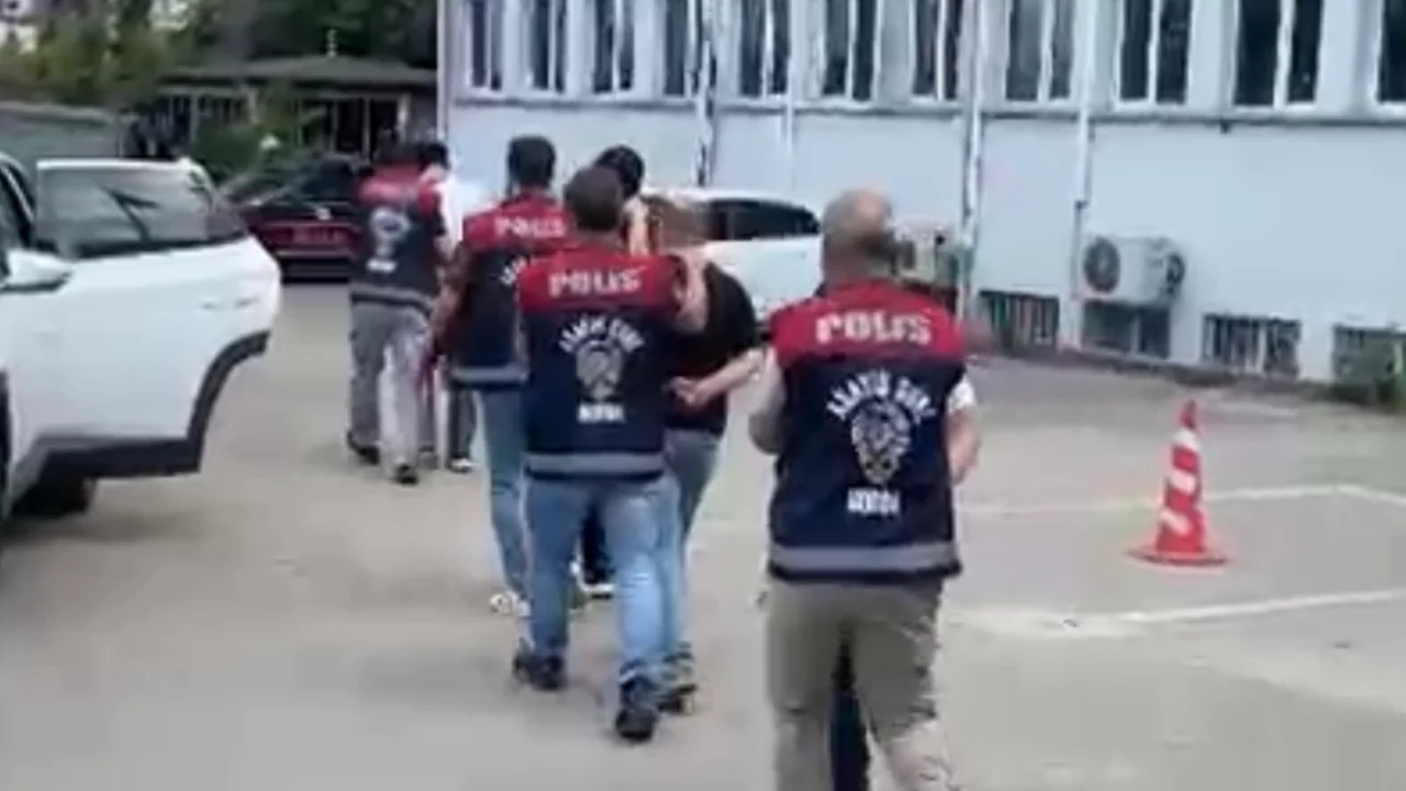 Bursa polisinden film gibi operasyon! Dolandırıcılara kendi oyunlarıyla darbe...