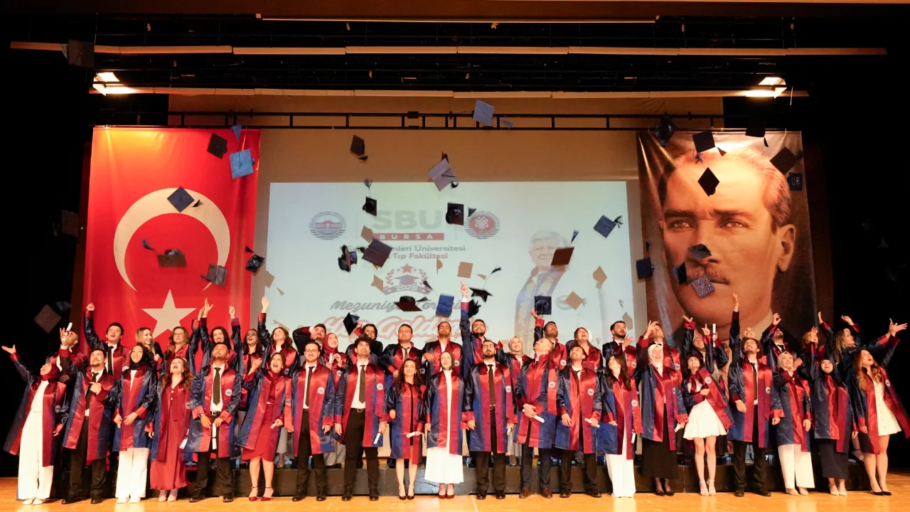 Bursa Tıp Fak&uuml;ltesi tarihi g&uuml;n&uuml; yaşadı! İlk mezunlar diplomalarını aldı...