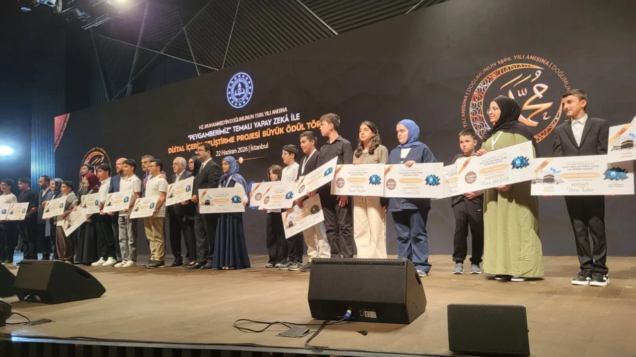 Orhangazili Bera Tatar yapay zeka yarışmasında T&uuml;rkiye birincisi oldu!
