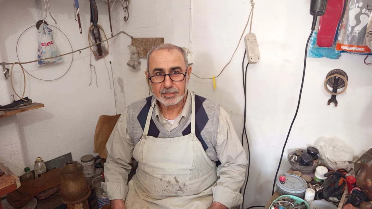 25 yıl seyyar tezgahla gezdikten sonra 5 metrekarelik d...