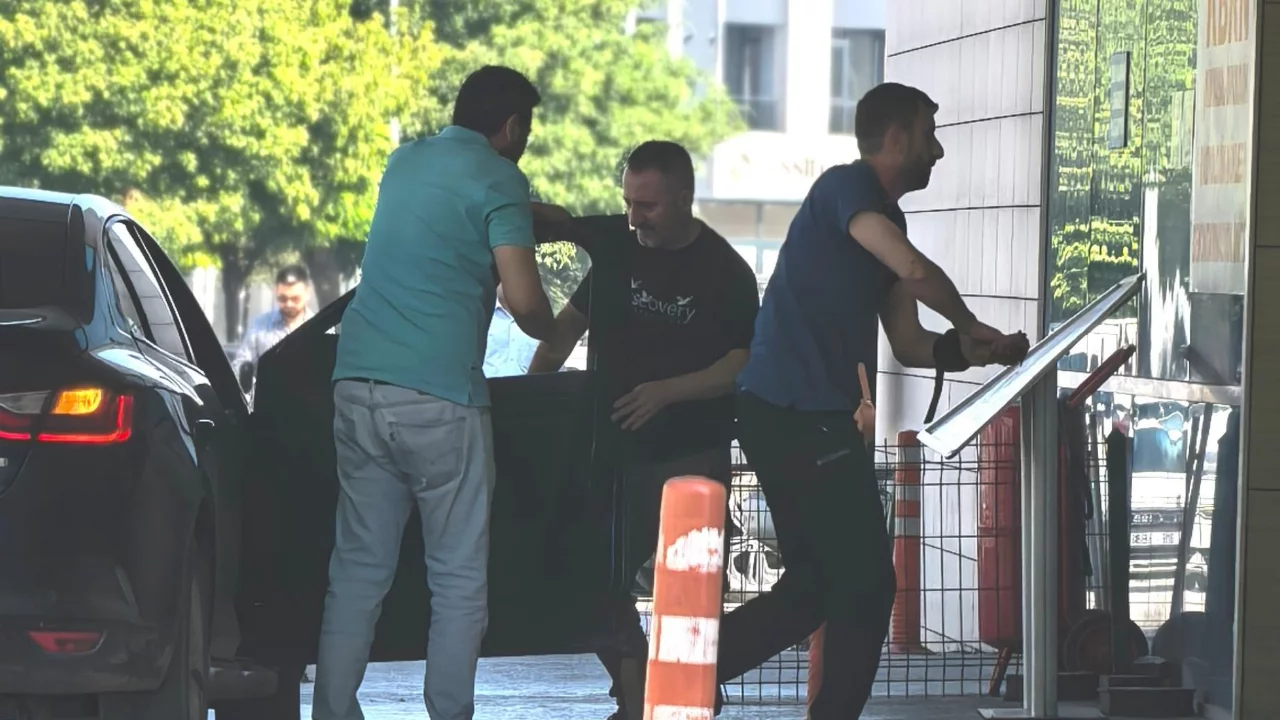 Bursa'da mobilya fabrikasında feci iş kazası! İş&ccedil;i elini makineye kaptırdı