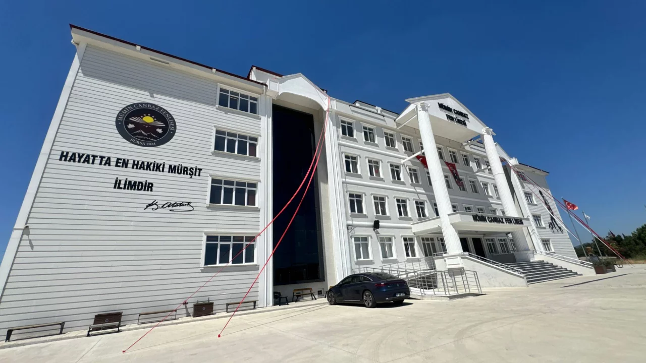 Bursa'da LGS şampiyonlarının adresi! Hem lisede hem üniversitede büyük destek var