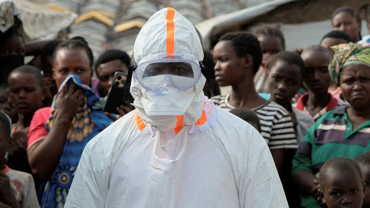 Fransa'da Ebola alarmı: U&ccedil;ak teması sonrası 5 kişi karantinaya alındı