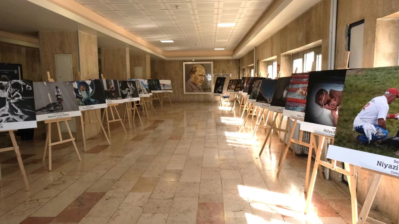Bursa'da "Her Kadın Bir Hikaye" sergisi! Fotoğraflarla kadın sağlığına dikkat &ccedil;ekildi