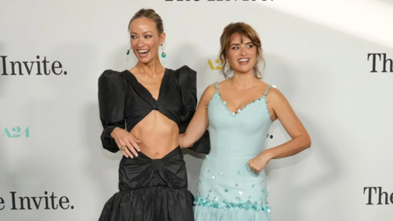 Penelope Cruz ve Olivia Wilde'dan göz kamaştıran gece! "The Invite" galasında şıklık yarışı