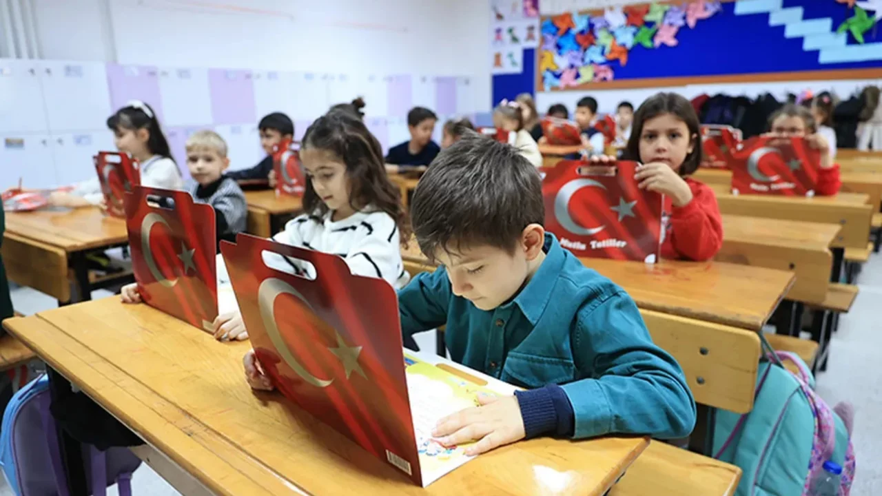 Bursa'da karneler ne zaman alınacak? Saat ka&ccedil;ta verilecek? Karne g&uuml;n&uuml; yarın mı?