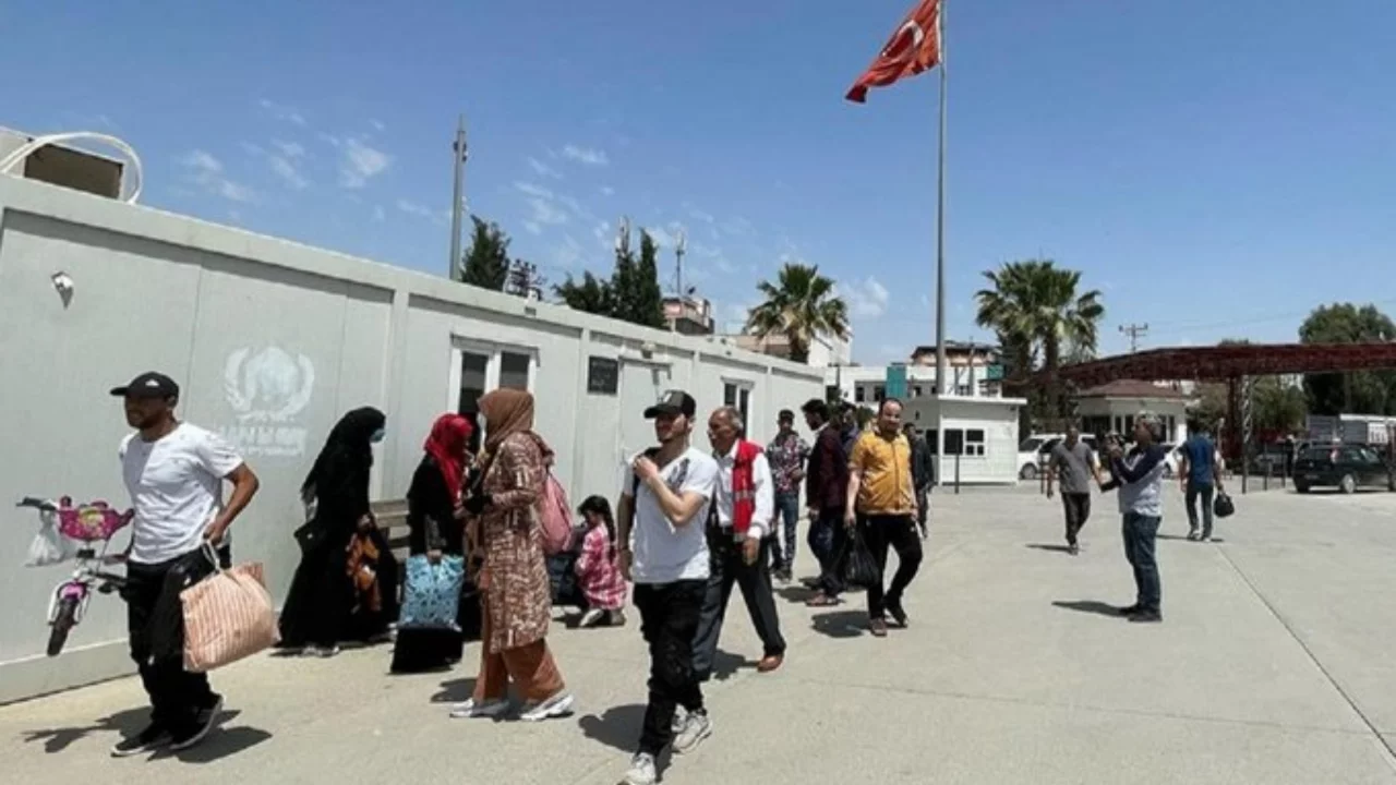 &Uuml;lkesine d&ouml;nen Suriyeli sayısı belli oldu!