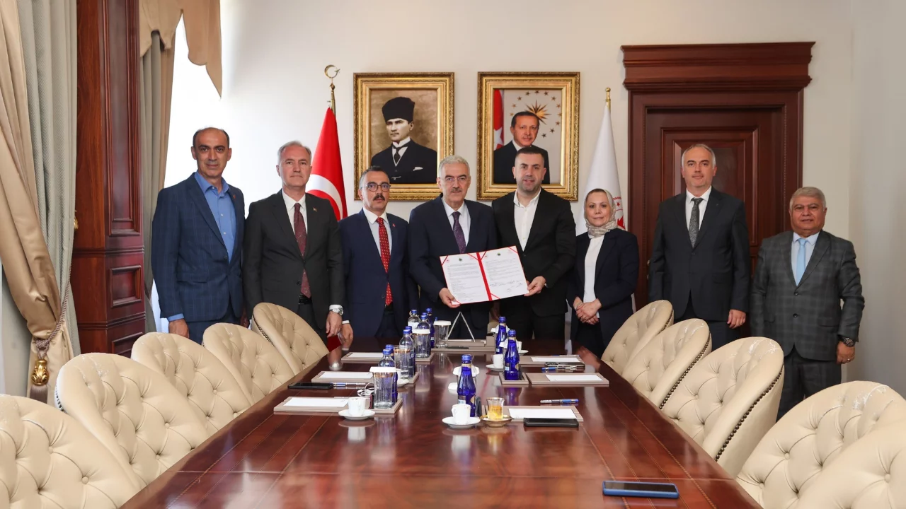 Bursa İneg&ouml;l'e eğitim ve sağlık yatırımı! Hayırseverlerden iki &ouml;nemli proje i&ccedil;in imza...