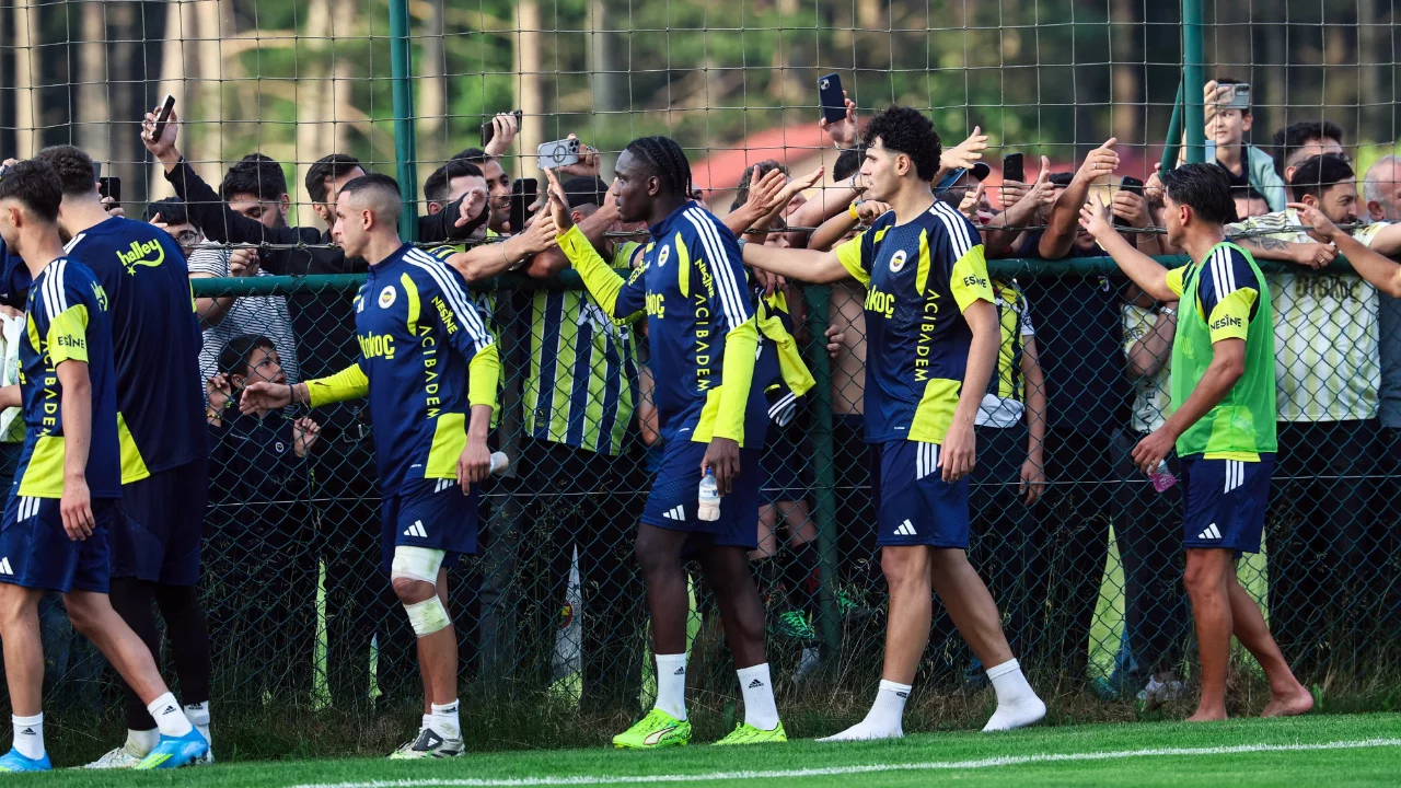 Fenerbahçe, günü çift antrenmanla noktaladı