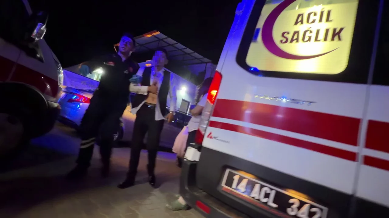 D&uuml;ğ&uuml;n sırasında damat kız tarafıyla kavgaya tutuştu! Yaralılar var...
