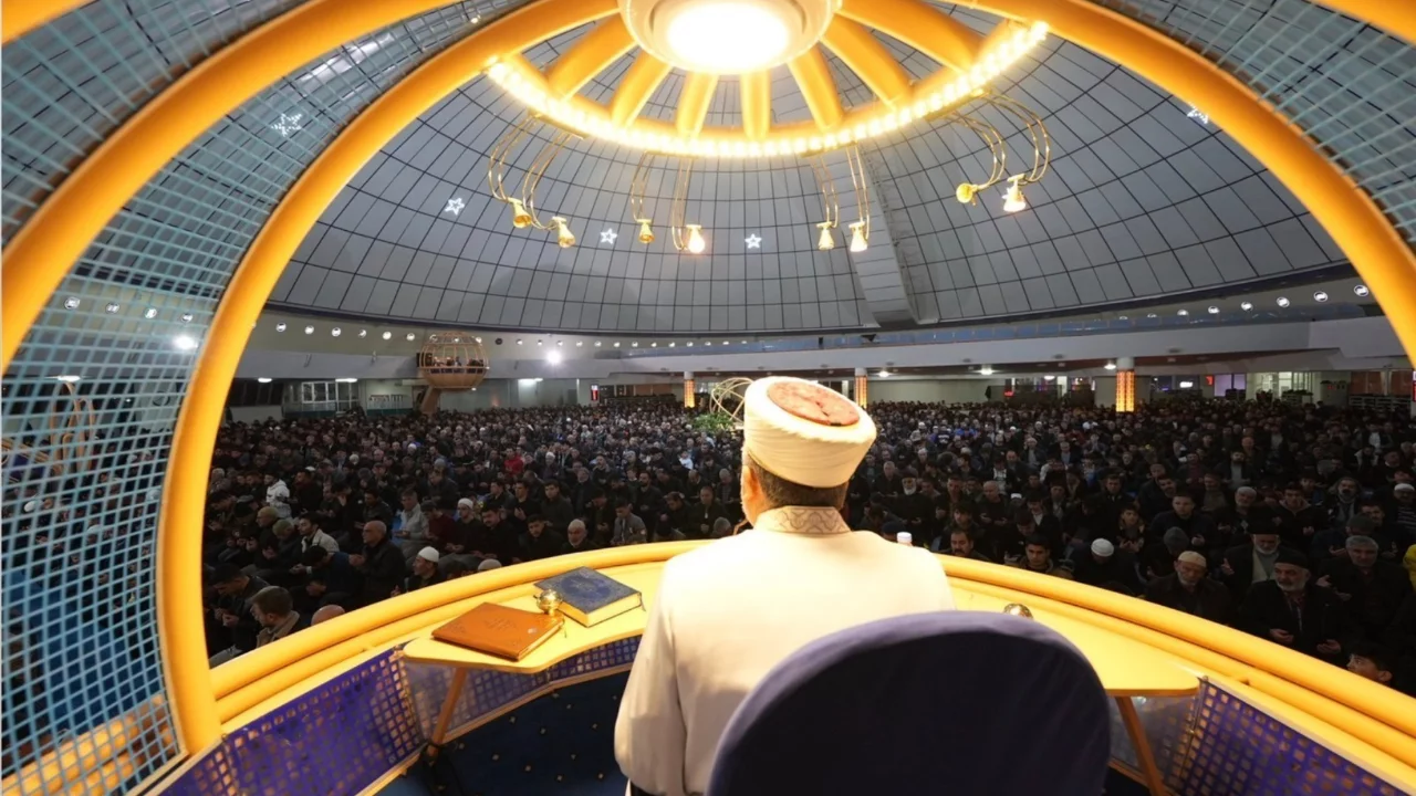 Diyanet'ten cuma hutbesinde "aile olmak" vurgusu