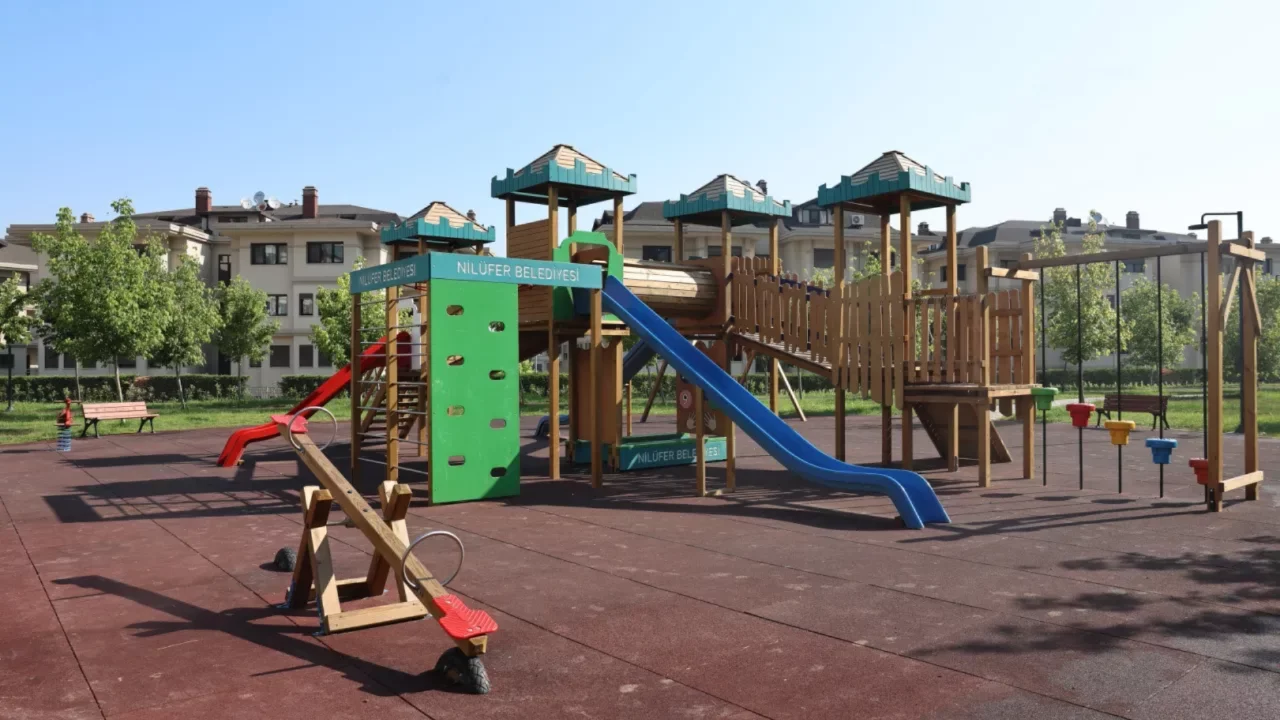 Parklar yenileniyor! Nil&uuml;fer Belediyesi &ccedil;ocuk oyun alanları i&ccedil;in ihaleye &ccedil;ıkıyor