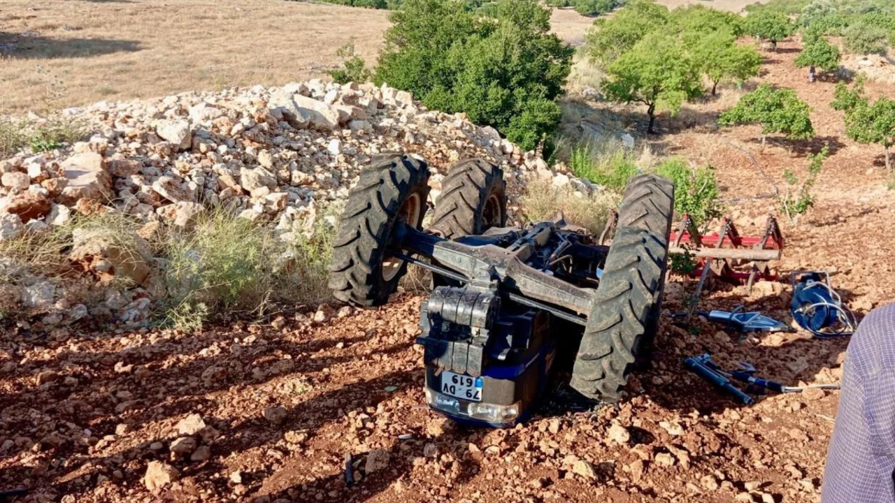 Trakt&ouml;r takla attı, 1 kişi hayatını kaybetti