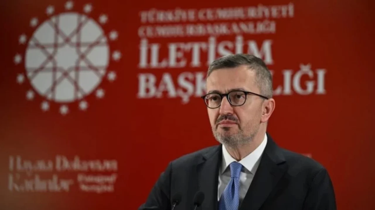 İletişim Başkanı Duran, karne alan &ouml;ğrencileri tebrik etti