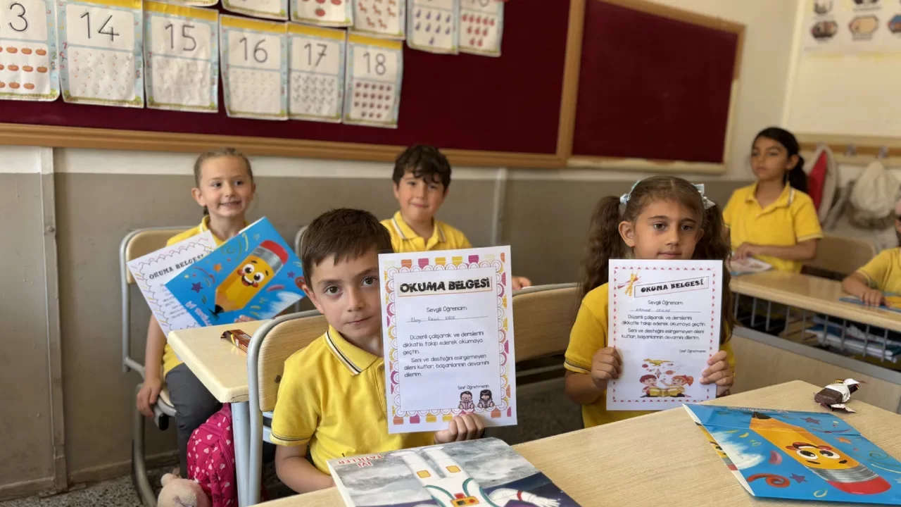81 ilde karne heyecanı! 18 milyon &ouml;ğrenci yaz tatiline girdi