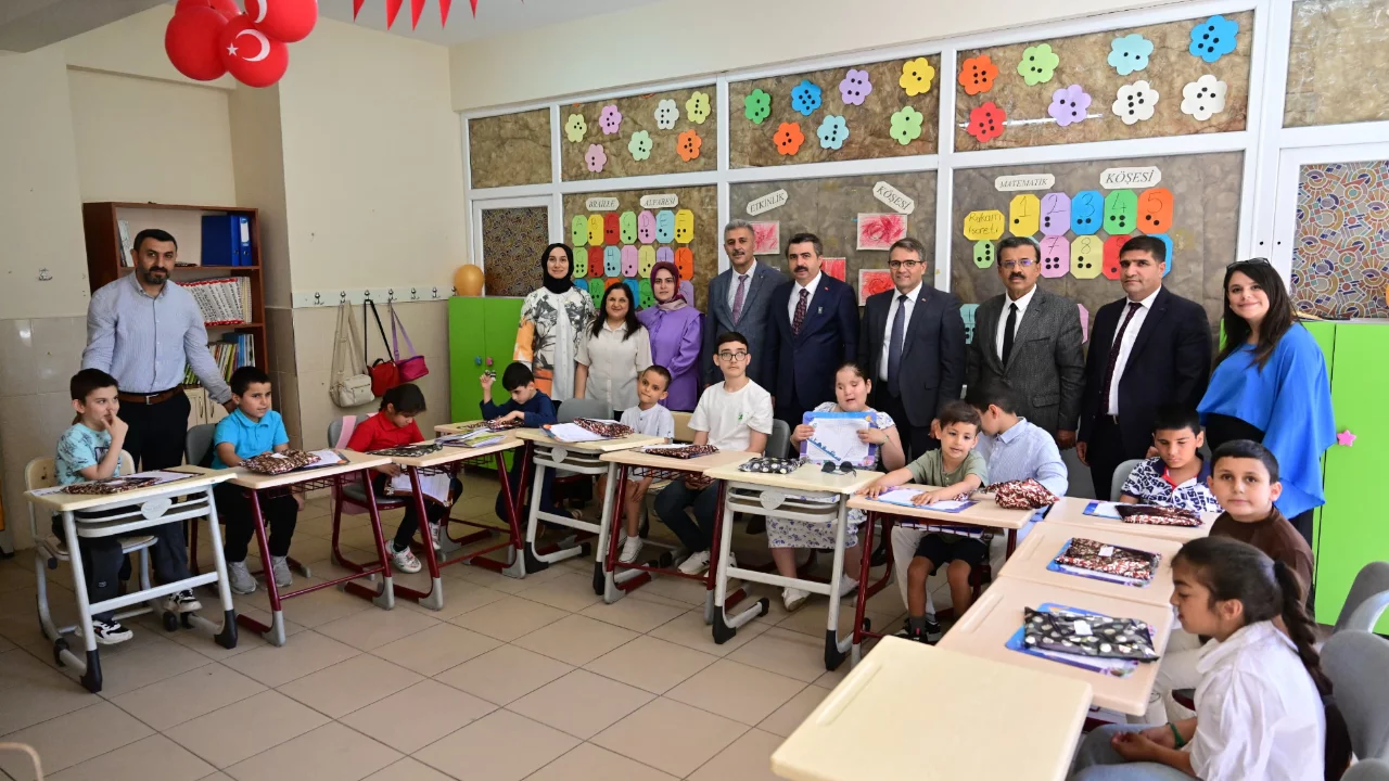 Başkan Yılmaz, miniklerin karne heyecanına ortak oldu