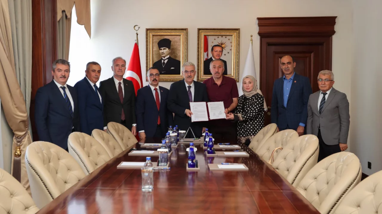 İnegöl'e Eğitimde Hayırsever Desteği! Sağlık Merkezi ve 16 Derslikli Okul İçin Protokoller İmzalandı..