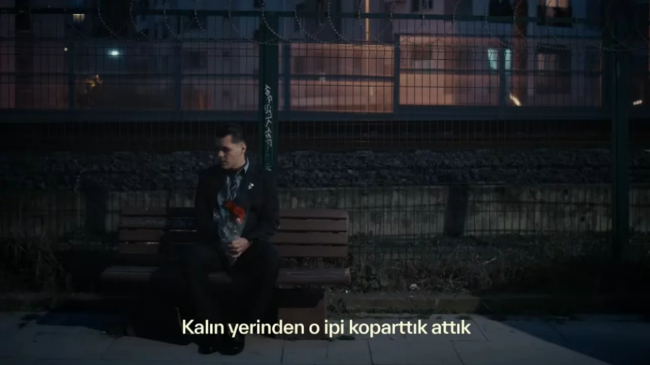 Emir Can İğrek - Aradığın Yerde şarkı sözleri!