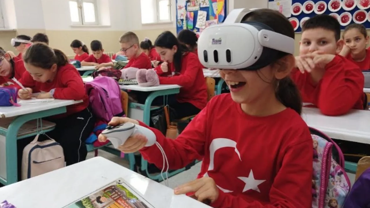 70 bini aşkın &ouml;ğrenciye ulaştı! Uludağ Enerji'nin geleceğe yatırım yapan projesi...