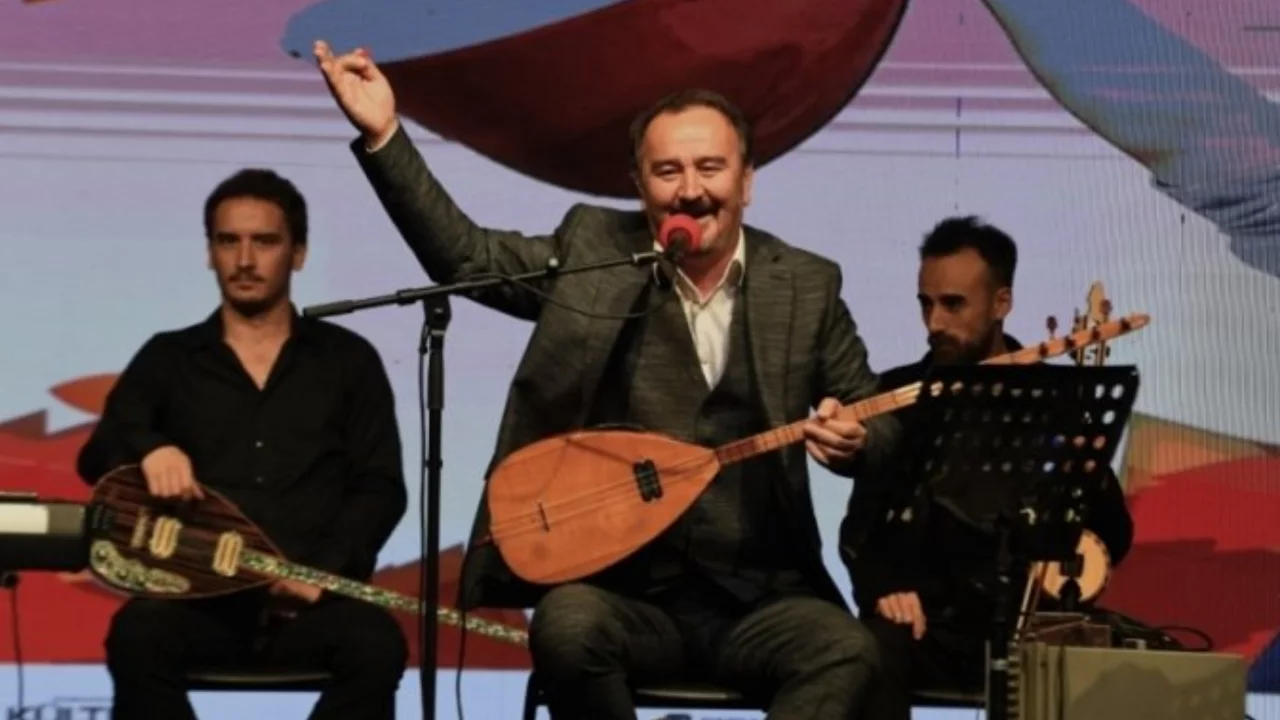 Menteşeli Cengiz '&Ouml;perim kokarım' t&uuml;rk&uuml;s&uuml; ne anlatıyor?