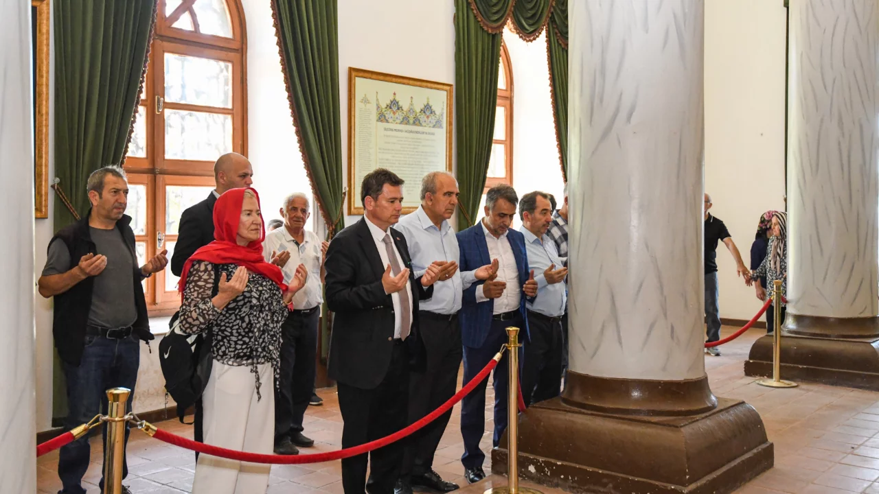 Sultan I. Murad H&uuml;davendig&acirc;r Osmangazi'de dualarla anıldı