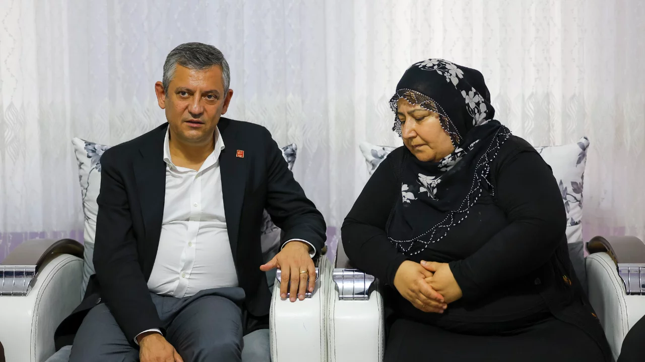 Özgür Özel'den Rojin Kabaiş'in ailesine ziyaret