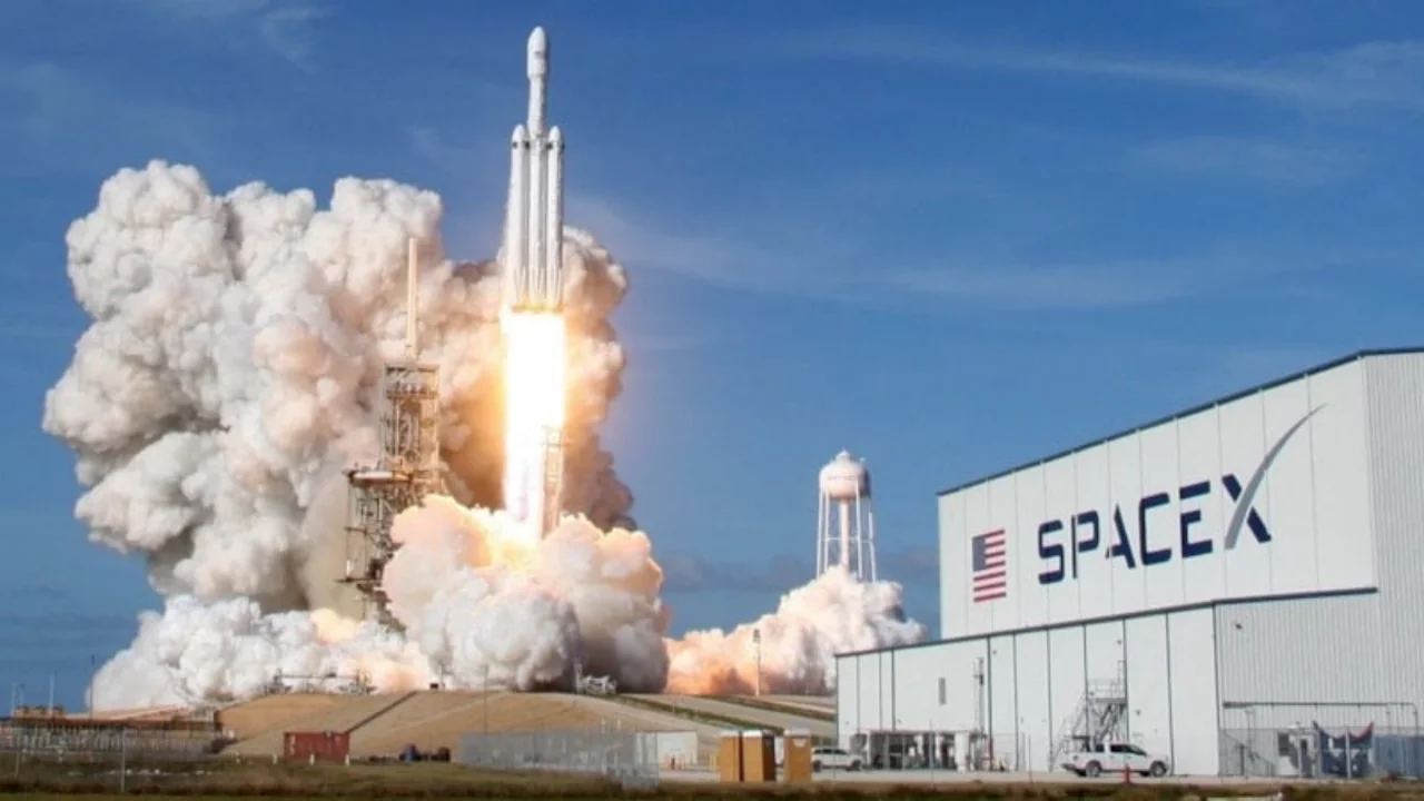 SpaceX, Nasdaq-100 endeksine dahil oluyor