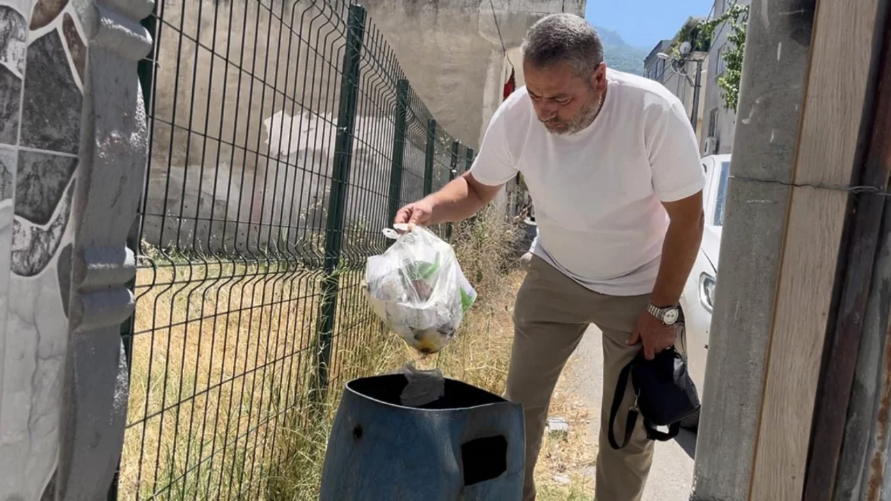 Bursa'da akılalmaz olay! &Ccedil;&ouml;p sandı, serveti &ccedil;&ouml;pe attı