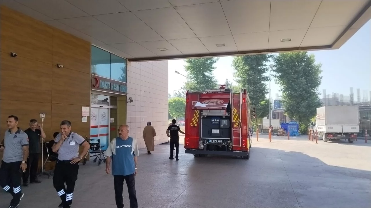 Bursa'da hastanede korkutan anlar! Acil serviste dumanlar yükseldi