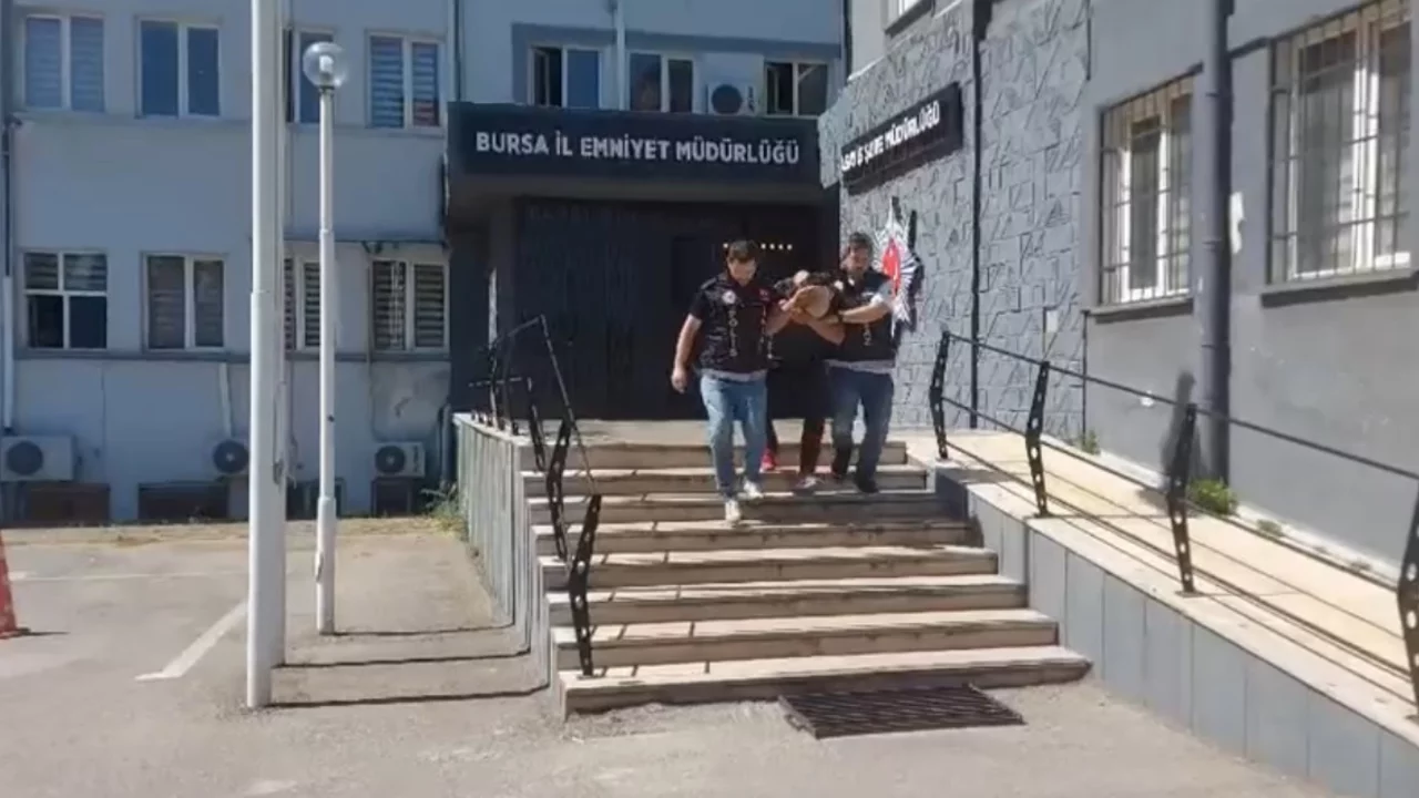 Bursa'da film gibi operasyon! Polisten kurtulmak i&ccedil;in bakın ne yaptı!