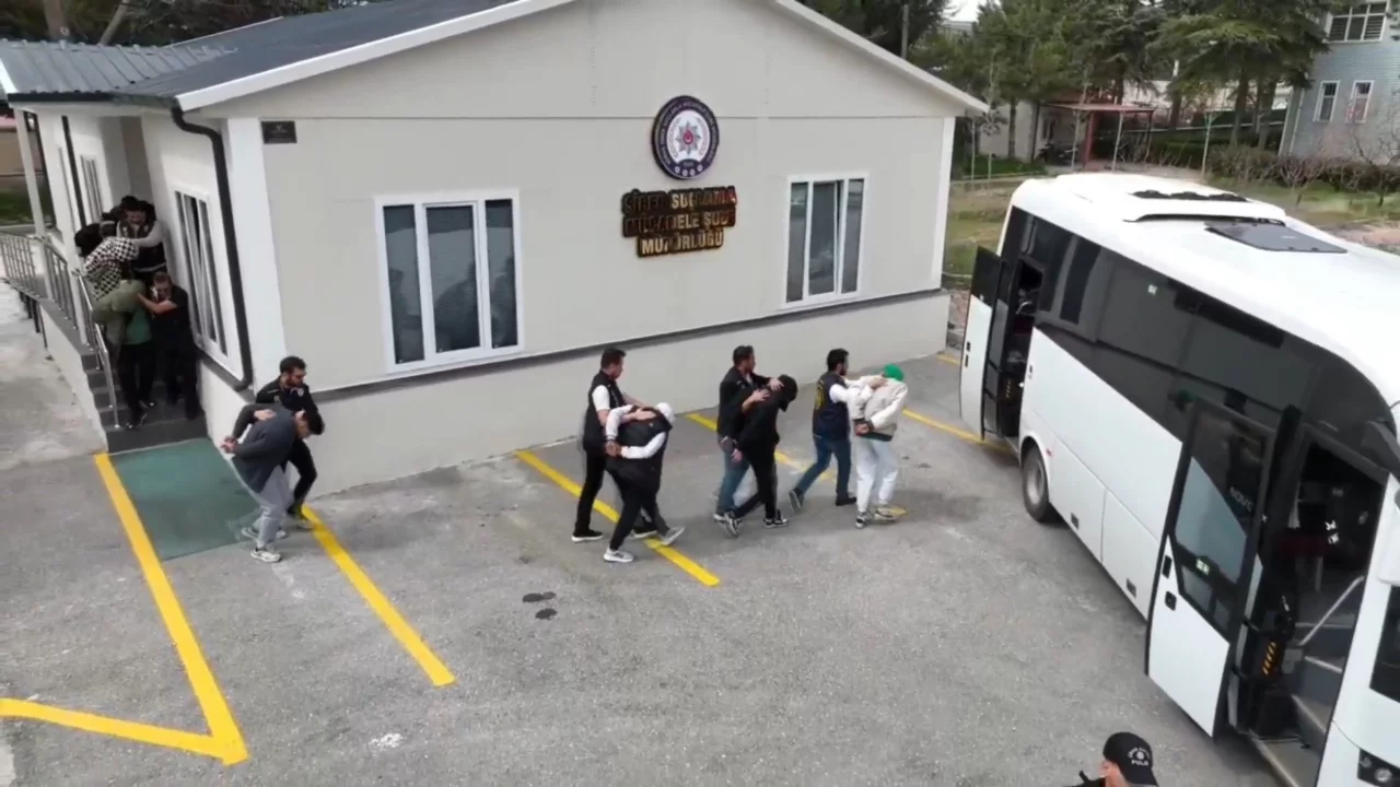 Bursa dahil 3 ilde siber dolandırıcılık operasyonu