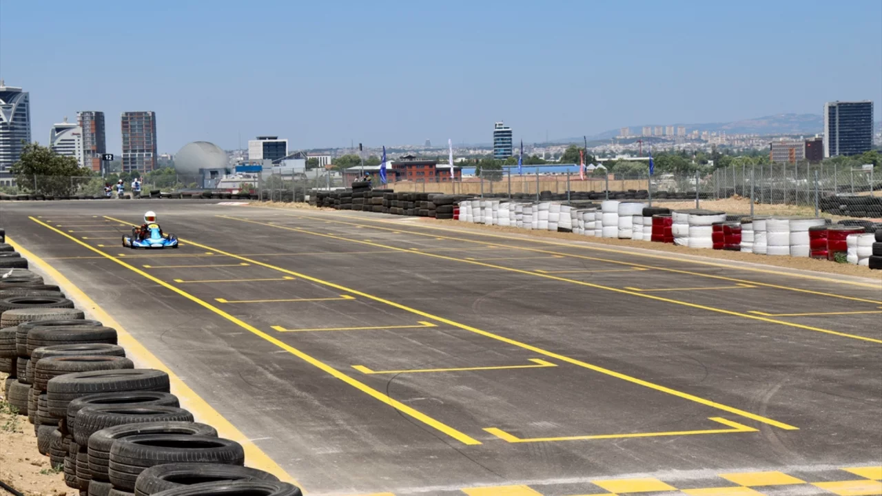 Bursa'da motor sporları heyecanı: T&uuml;rkiye Karting Şampiyonası &uuml;&ccedil;&uuml;nc&uuml; ayakla hız kesmiyor