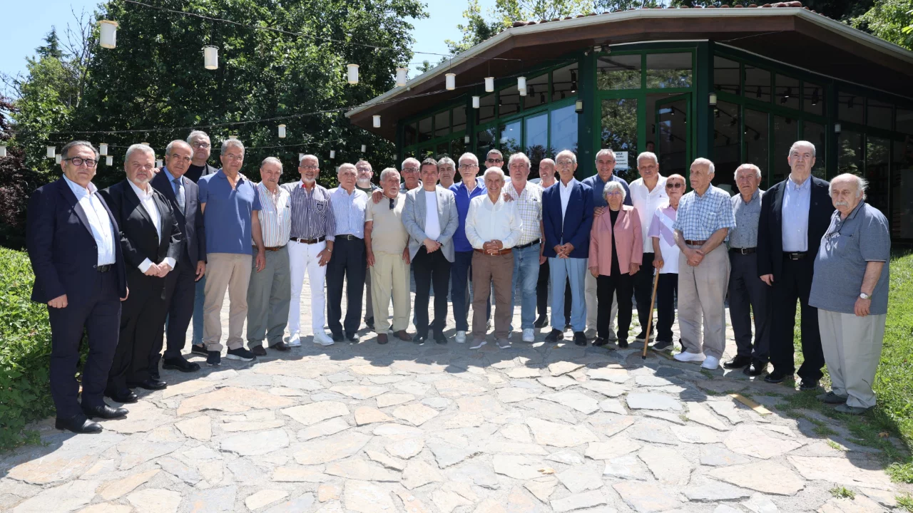 Osmangazi Belediyesi'nde 40. yıl buluşması: Kurucu meclis üyeleri yıllar sonra aynı masada