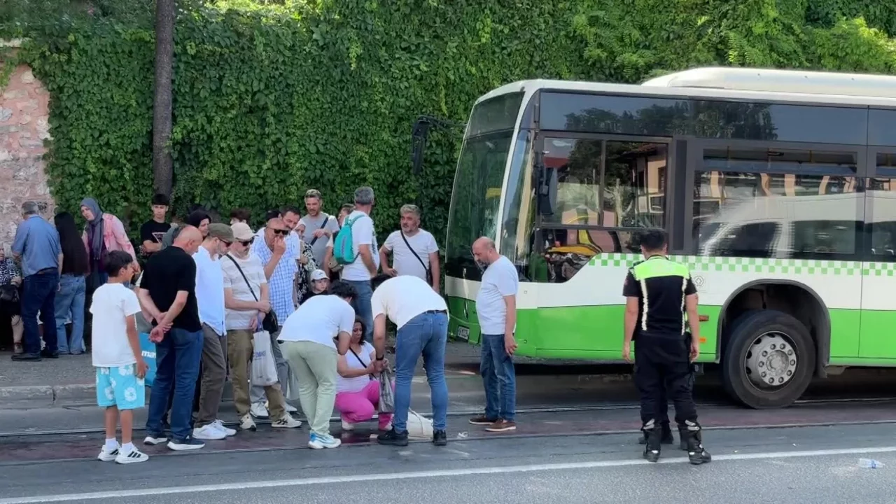 Bursa'da korkutan kaza: Anne ve bebeğine otob&uuml;s &ccedil;arptı!