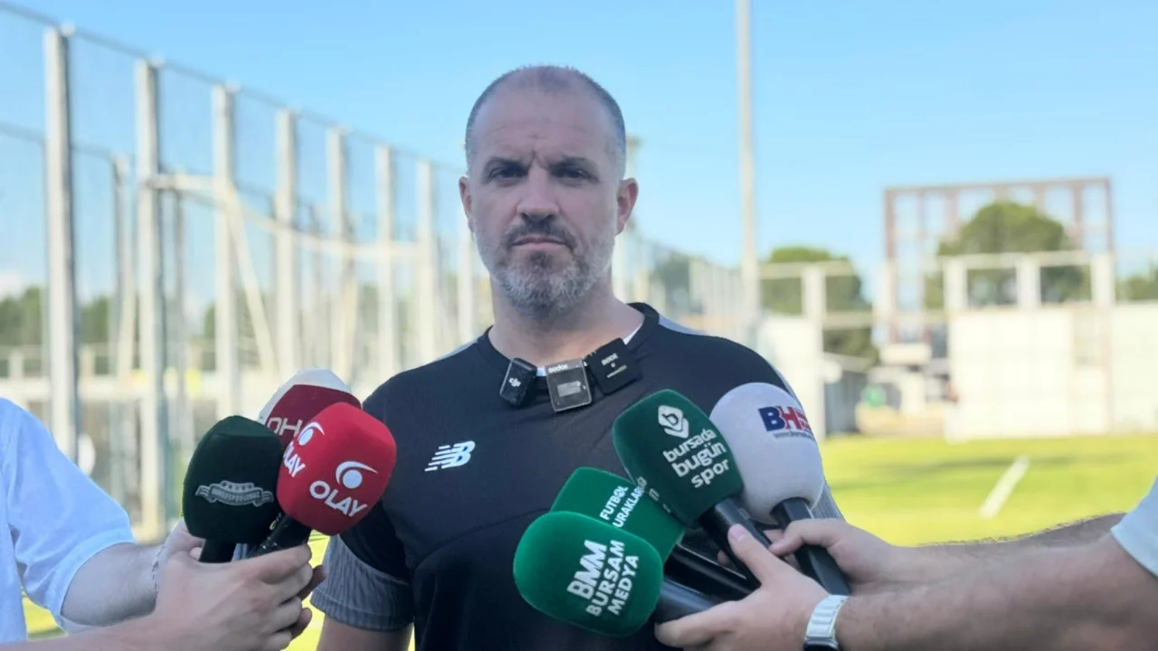 Bursaspor Teknik Direktörü Er'den ilk açıklamalar: 'Minimum 4 hazırlık maçı..."