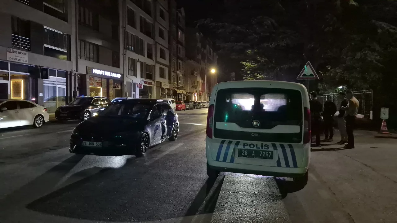 Kasisten yan ge&ccedil;mek istedi: Motosikletteki 2 kişi hastanelik oldu