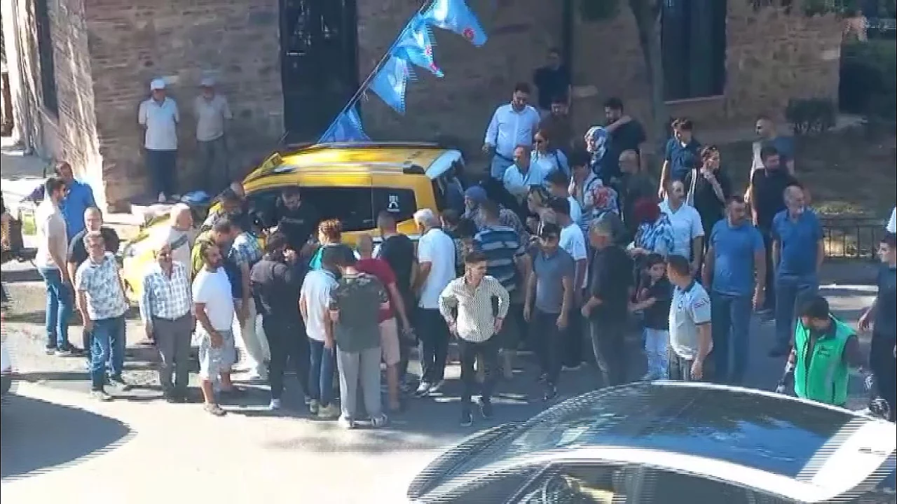 Bursa'da korku dolu anlar! Gen&ccedil; avukat taksinin altında kaldı