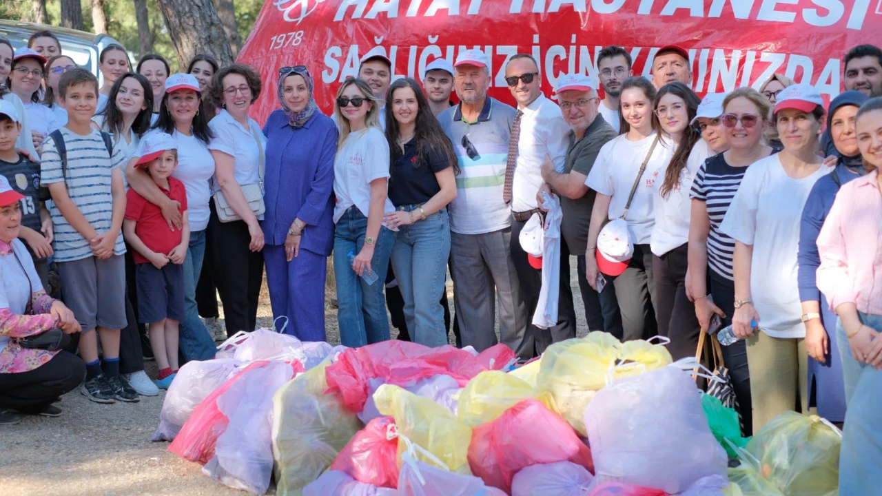 Hayat Hastanesi'nden &ouml;rnek &ccedil;evre hareketi! G&ouml;n&uuml;ll&uuml; &ccedil;alışanlar doğa i&ccedil;in sahaya indi
