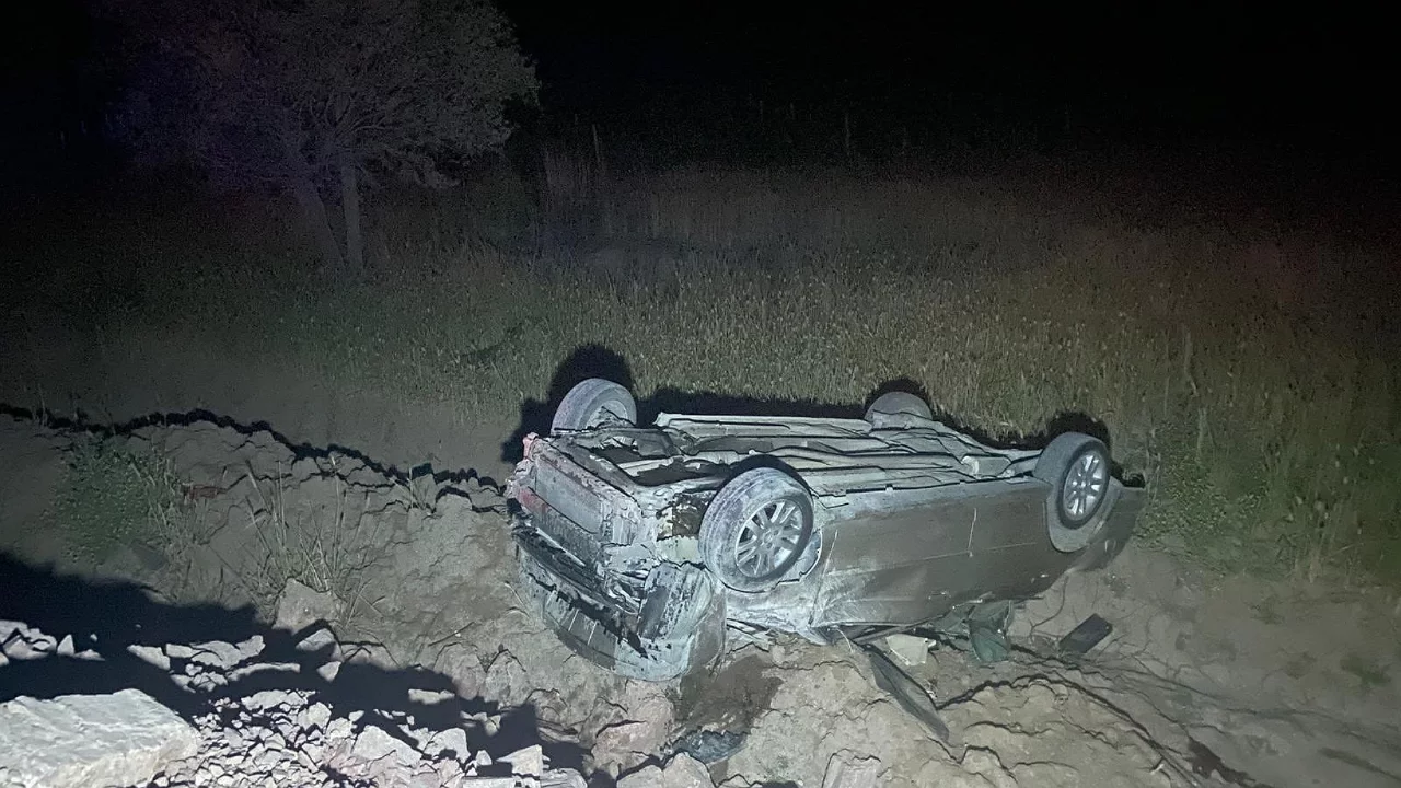 Şarampole yuvarlanan otomobilin genç sürücüsü 2 günlük yaşam mücadelesini kaybetti