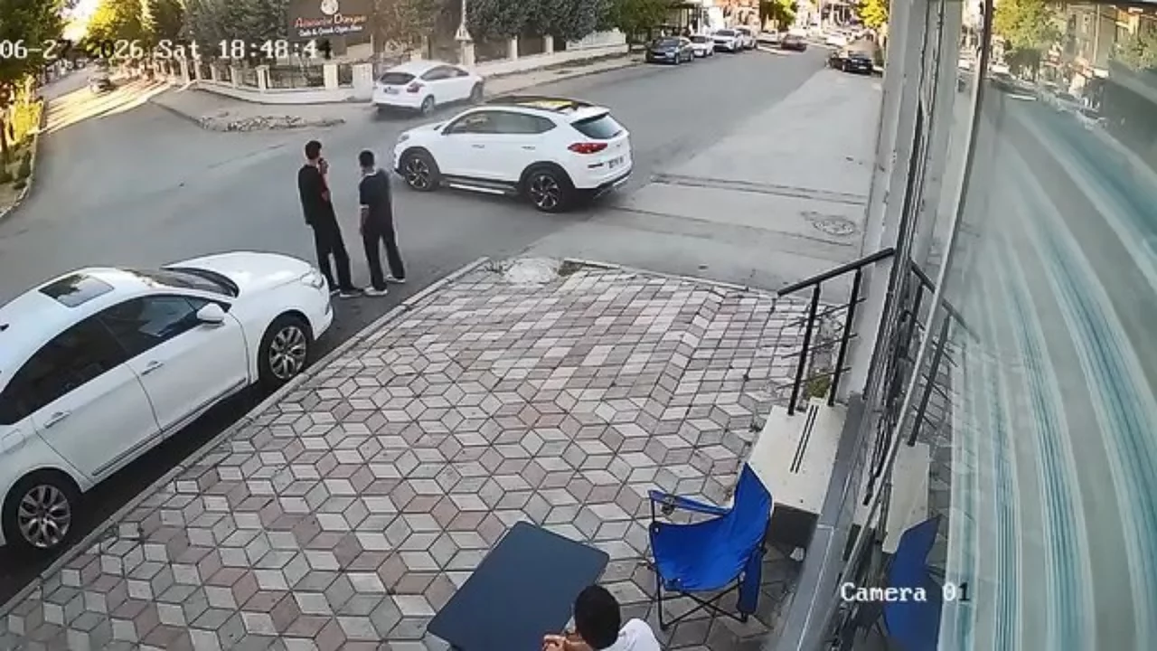 Cip çarpışmaya neden oldu, sürücü olay yerinden uzaklaştı