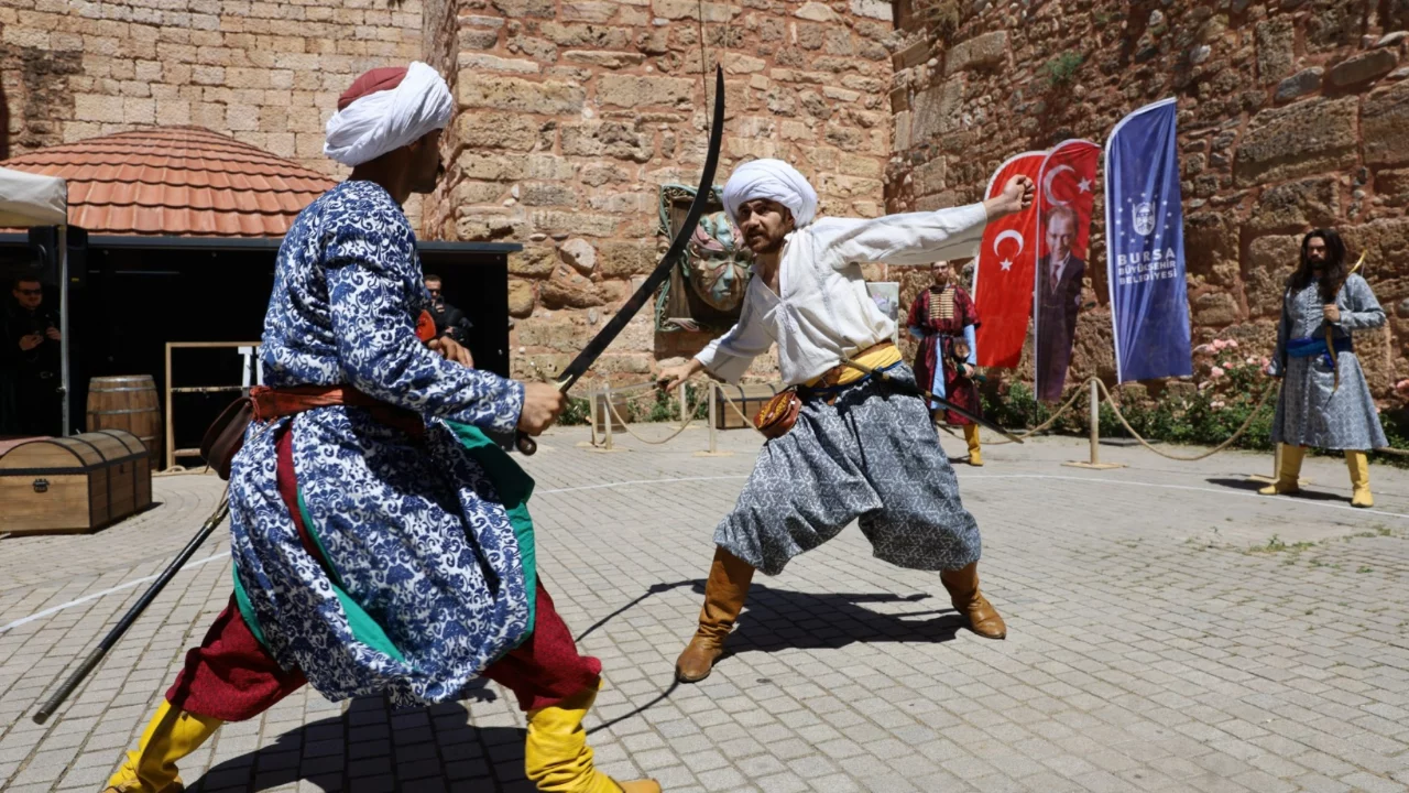 Türk kılıçları Bursa'da çarpıştı!