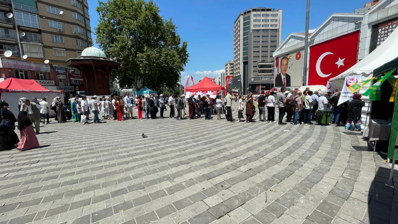 Bursa Büyük Birlik Partisi'nden Muharrem Ayında aşure ikramı