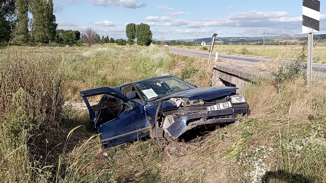 Tokat'ta şarampole uçan otomobilde acı tablo: Hastaneye kaldırılan yolcu hayatını kaybetti